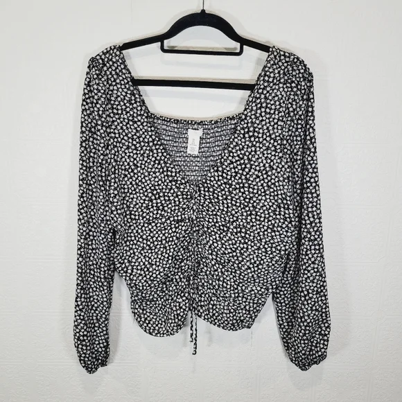 H&M draped low cut blouse - Picture 2 of 9